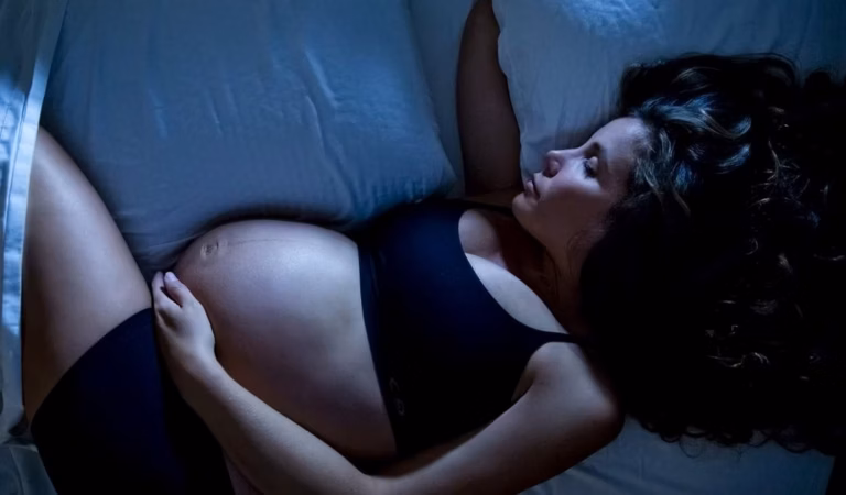 Insomnie en fin de grossesse : pourquoi et que faire ?